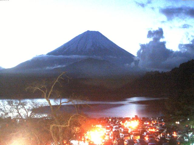 精進湖からの富士山