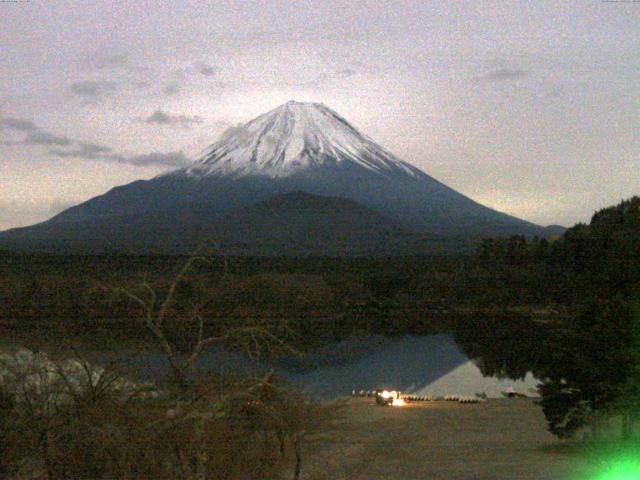 精進湖からの富士山