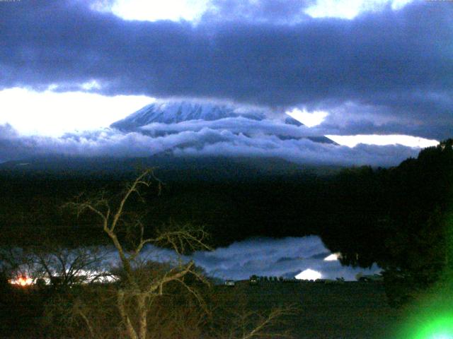 精進湖からの富士山