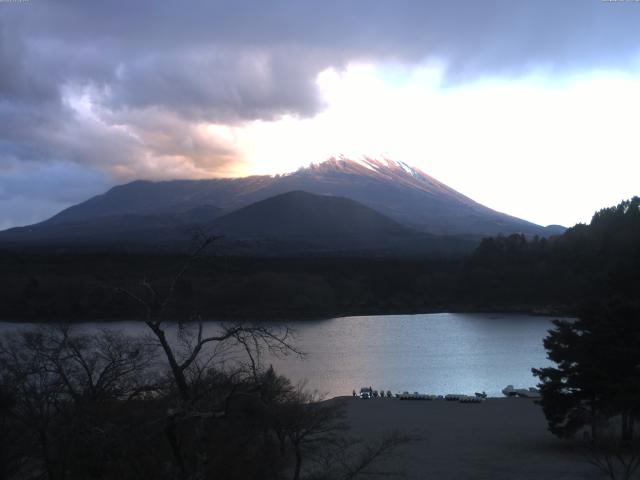 精進湖からの富士山