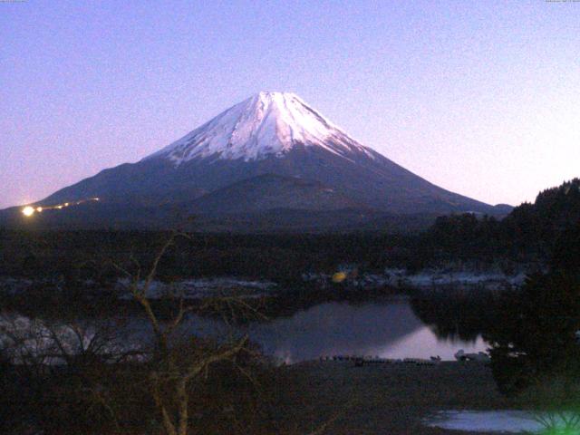 精進湖からの富士山