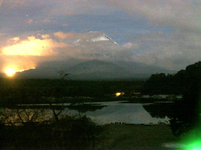 精進湖からの富士山