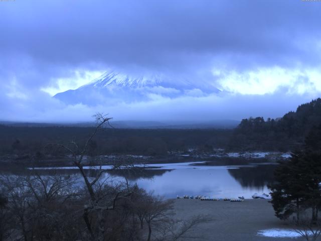 精進湖からの富士山