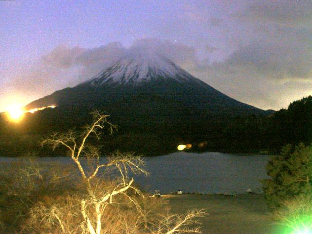 精進湖からの富士山
