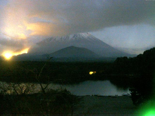 精進湖からの富士山