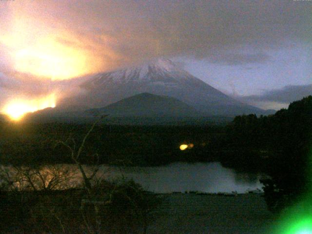 精進湖からの富士山