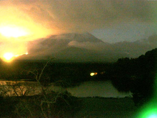 精進湖からの富士山