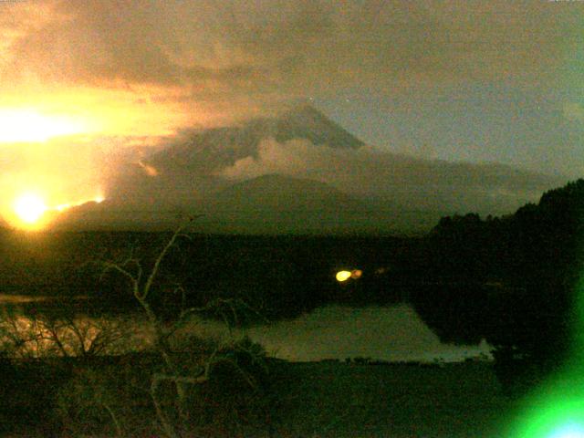 精進湖からの富士山