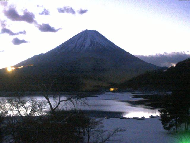 精進湖からの富士山