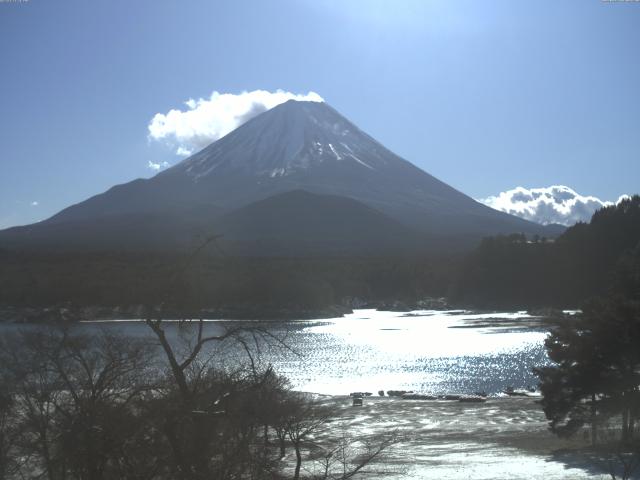 精進湖からの富士山