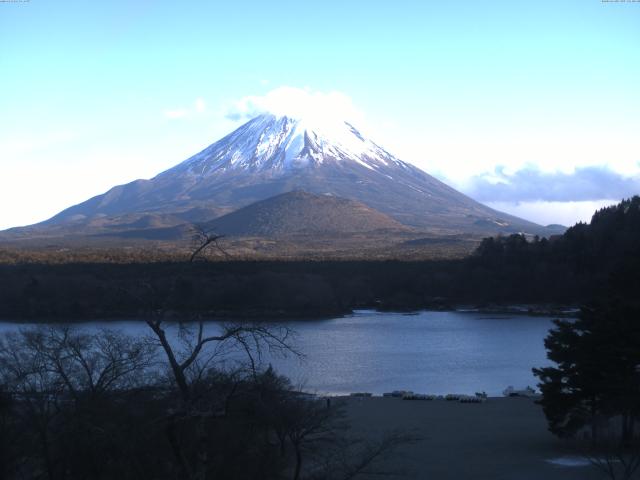 精進湖からの富士山
