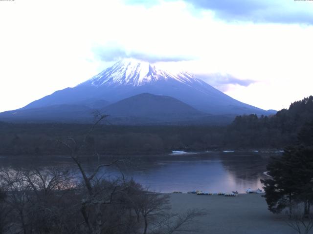 精進湖からの富士山