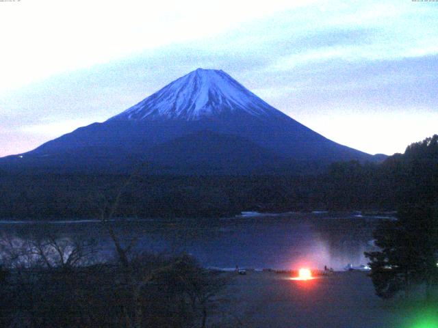 精進湖からの富士山