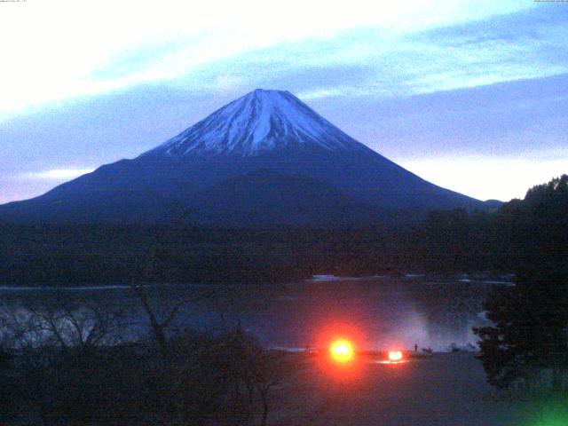 精進湖からの富士山