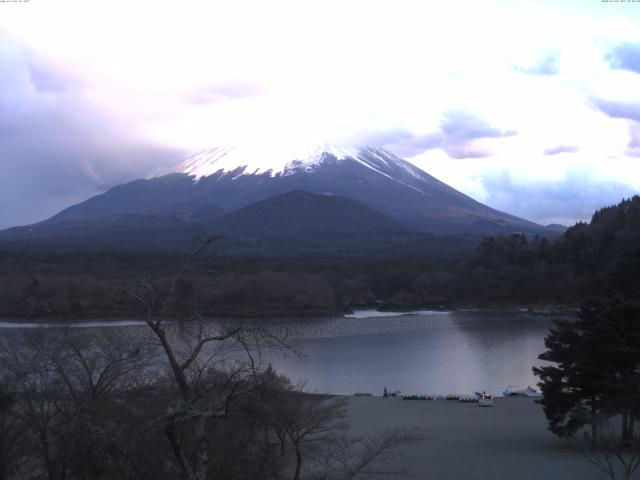 精進湖からの富士山