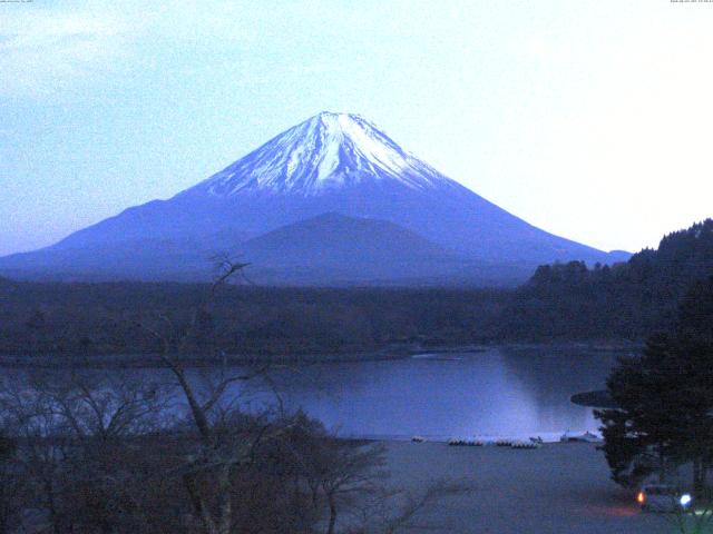 精進湖からの富士山