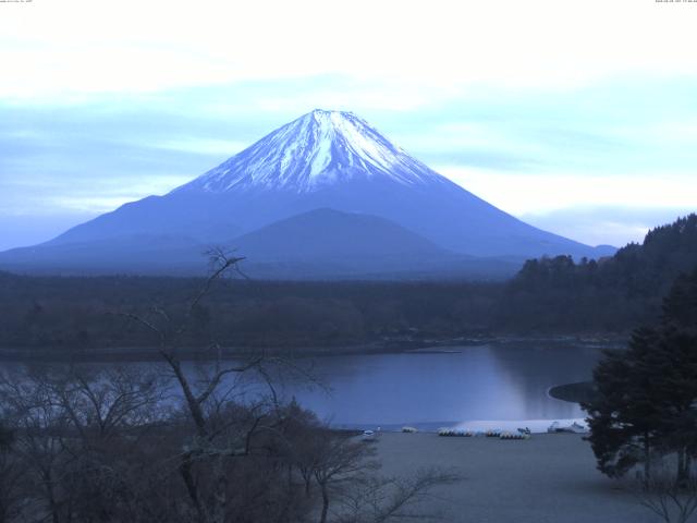 精進湖からの富士山