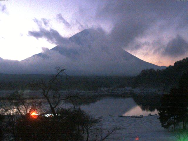 精進湖からの富士山