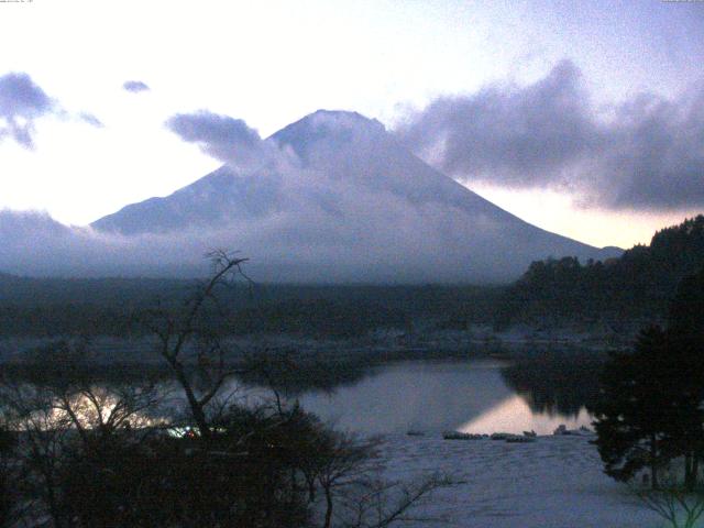 精進湖からの富士山