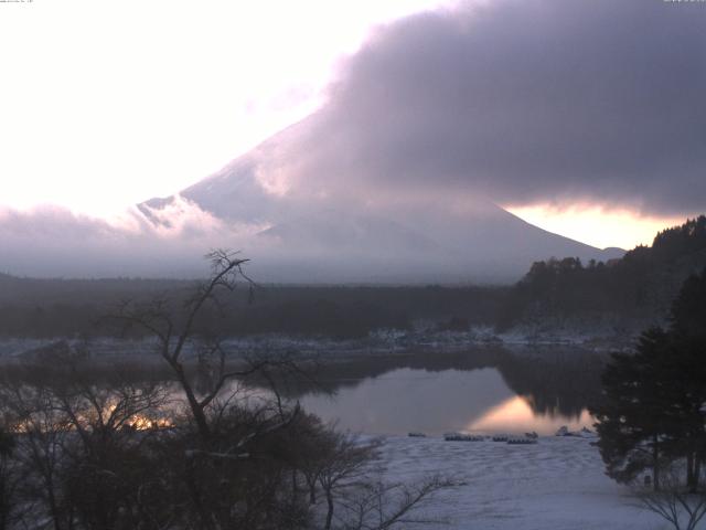 精進湖からの富士山