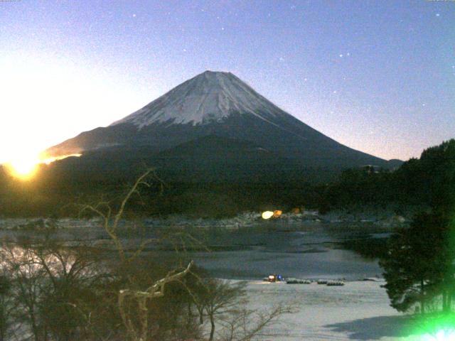 精進湖からの富士山