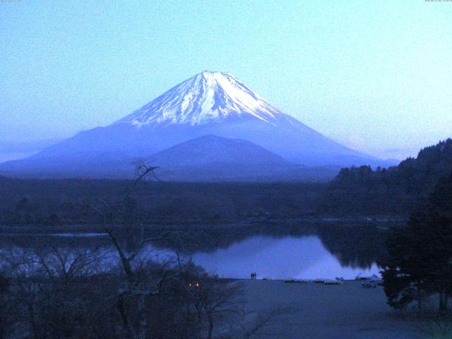 精進湖からの富士山