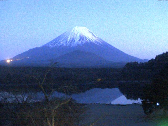 精進湖からの富士山