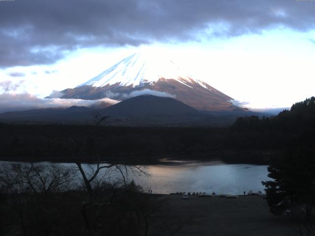 精進湖からの富士山