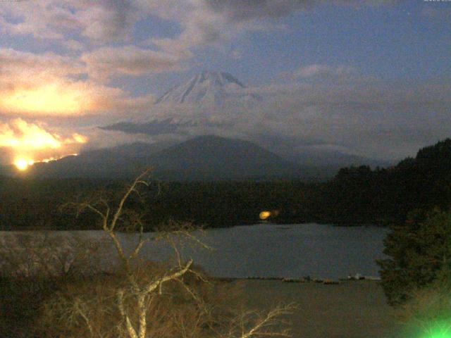 精進湖からの富士山