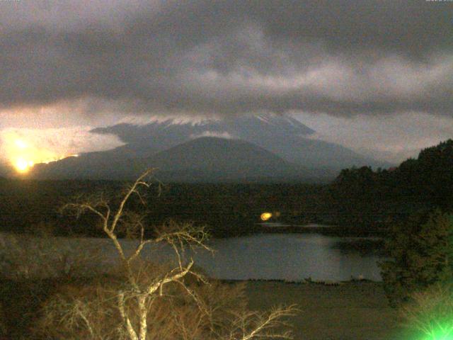 精進湖からの富士山