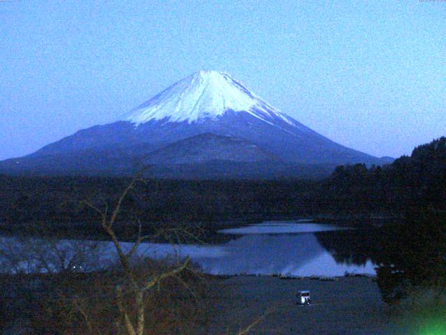 精進湖からの富士山