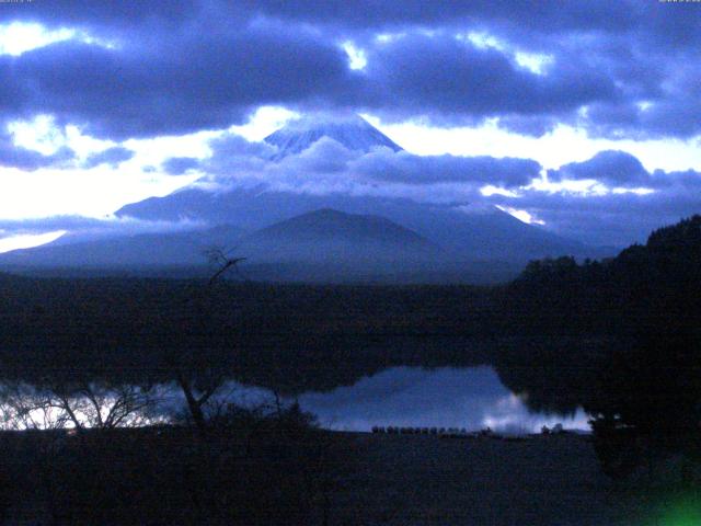精進湖からの富士山