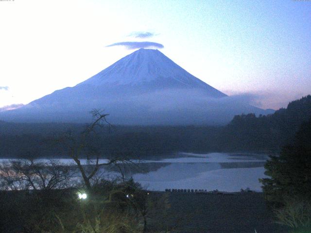 精進湖からの富士山