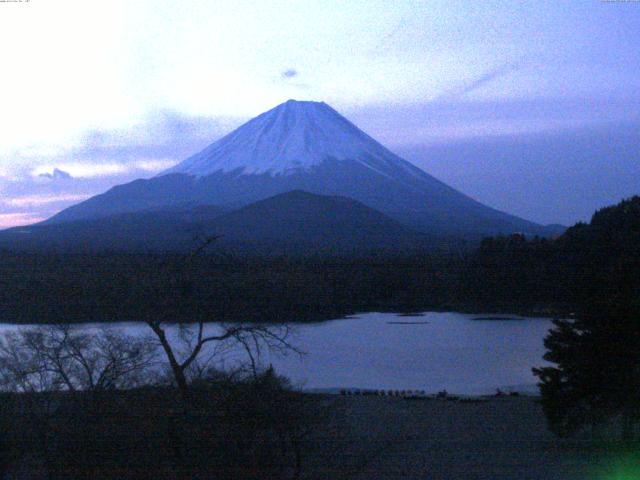精進湖からの富士山