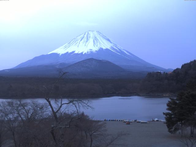 精進湖からの富士山