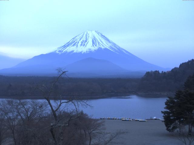 精進湖からの富士山