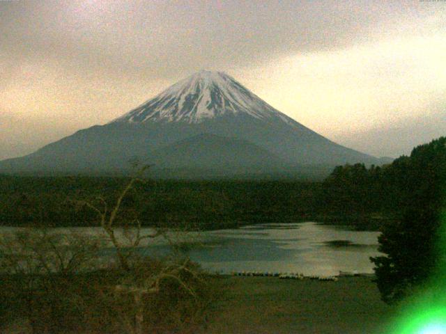 精進湖からの富士山