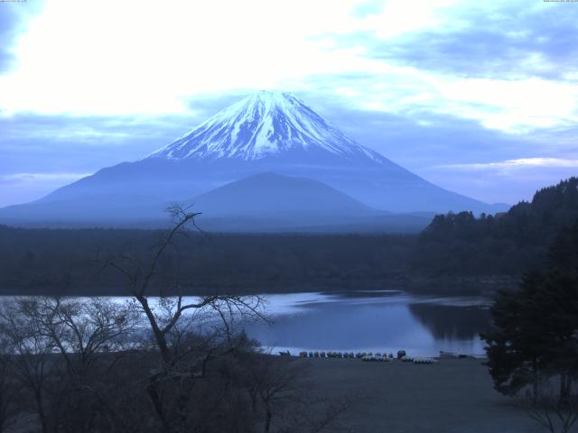精進湖からの富士山