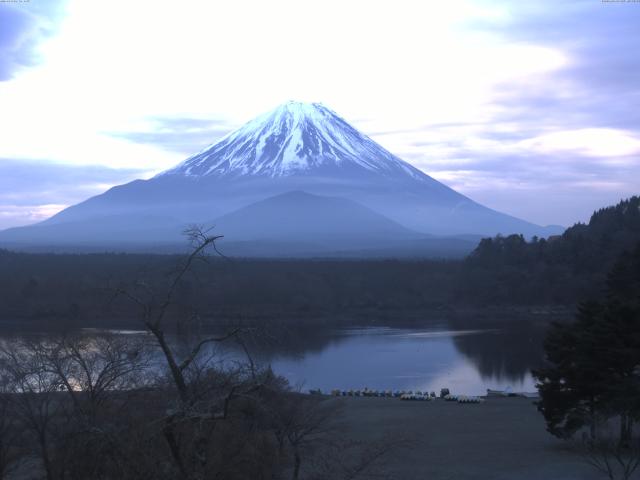 精進湖からの富士山