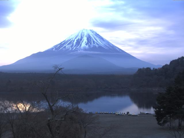 精進湖からの富士山
