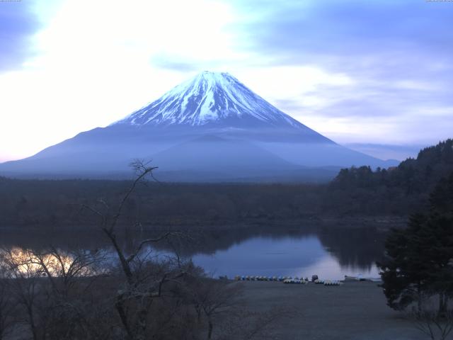 精進湖からの富士山
