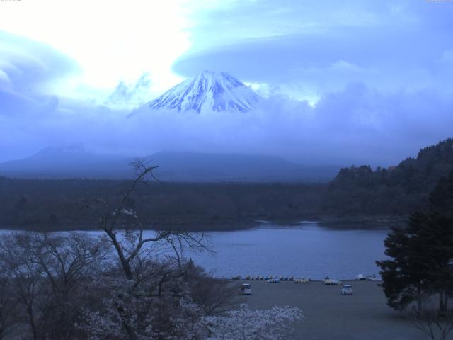 精進湖からの富士山