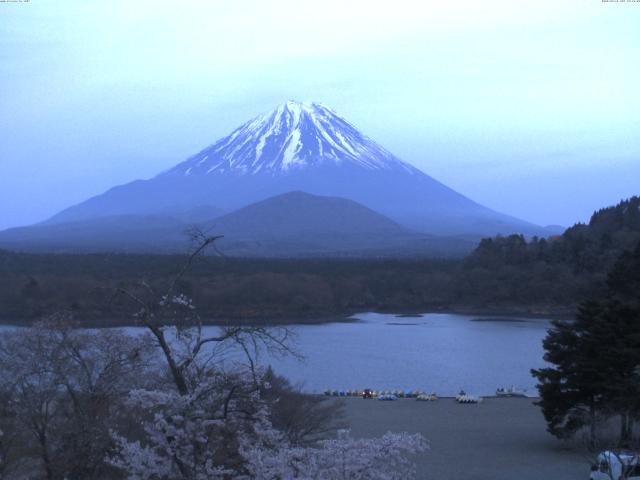 精進湖からの富士山