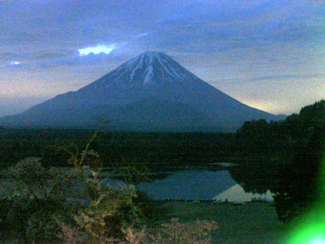 精進湖からの富士山