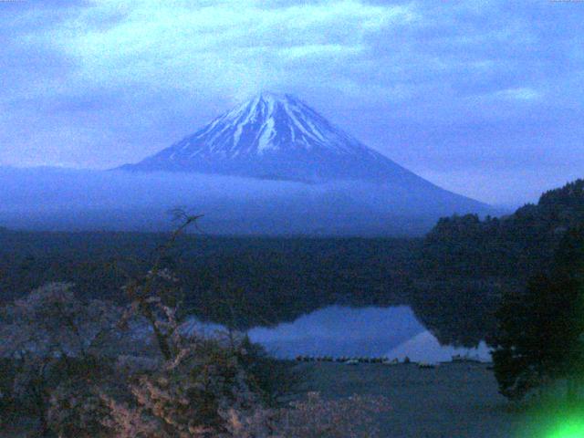 精進湖からの富士山