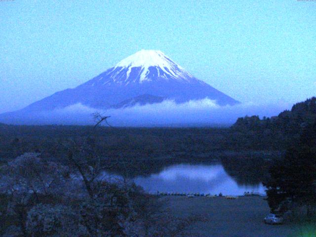 精進湖からの富士山