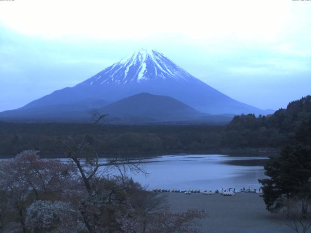精進湖からの富士山