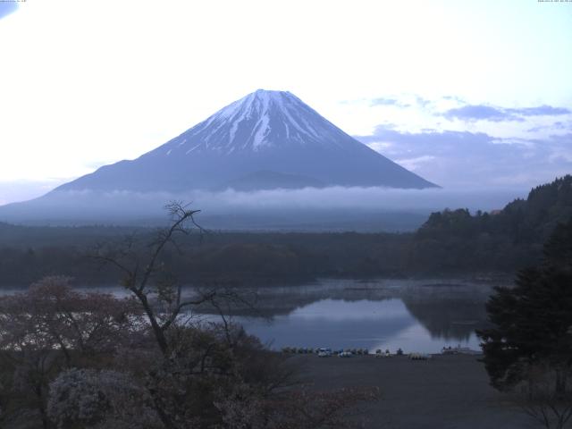 精進湖からの富士山