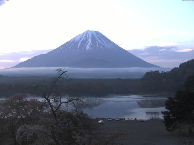 精進湖からの富士山