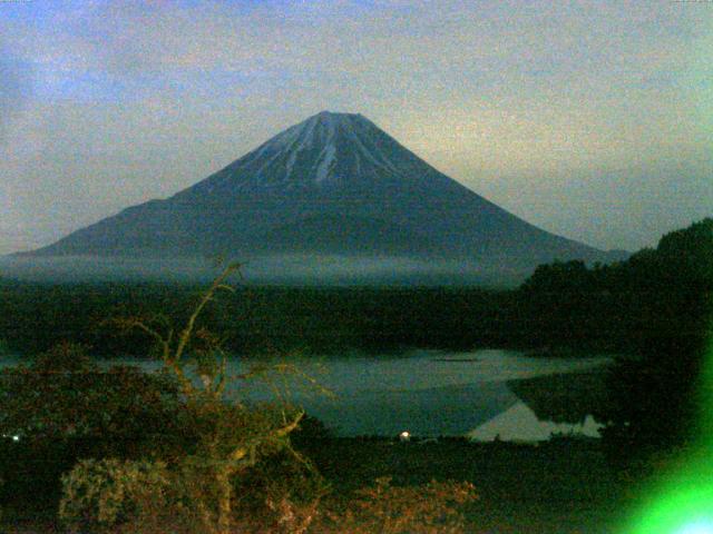 精進湖からの富士山